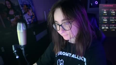Snapshot of el_sweety chatting on January 8, 4:22 pm If you like it when I meow give me a thumbs up online show from January 8, 4:22 pm
