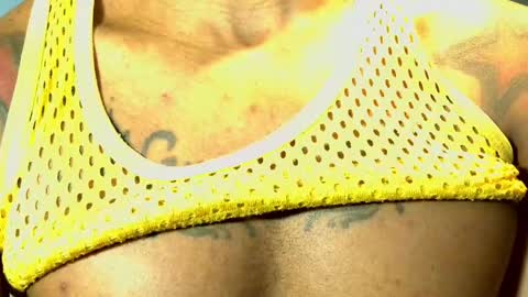 Snapshot of el_vecino_m chatting on April 23, 5:41 am el_vecino_m online show from April 23, 5:41 am