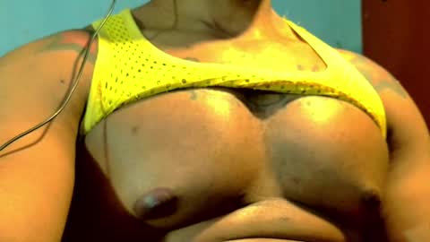 Snapshot of el_vecino_m chatting on May 16, 4:20 am el_vecino_m online show from May 16, 4:20 am