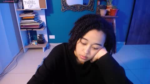 Ela  Help me reach 100 thumbs up online show from October 28, 11:51 pm