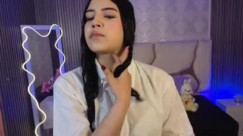 ela_tay1 online show from May 2, 7:19 pm