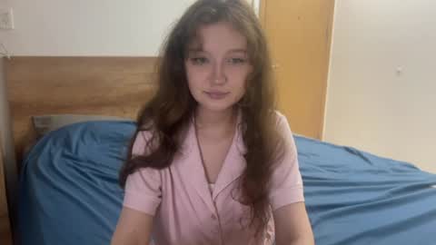 Snapshot of ela_wish chatting on June 25, 6:45 pm Ela online show from June 25, 6:45 pm