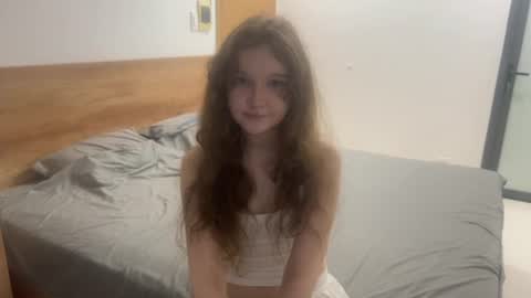 Snapshot of ela_wish chatting on June 26, 7:29 pm Ela online show from June 26, 7:29 pm