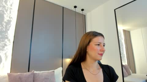 E L A I A online show from February 23, 8:28 pm