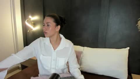 E L A I A online show from July 22, 12:08 pm