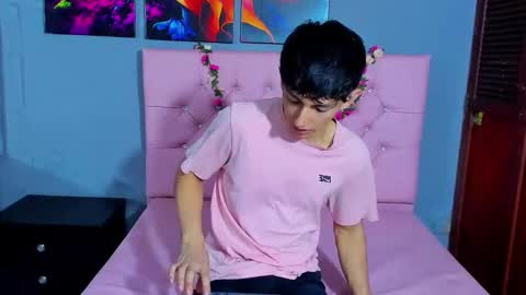 Elan Giralon online show from November 22, 10:20 pm