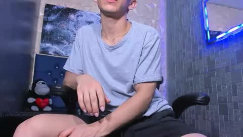 Elan Giralon online show from April 10, 10:14 pm