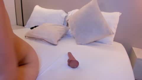 Snapshot of elara_bloom_ chatting on February 27, 7:36 pm elara_bloom_ online show from February 27, 7:36 pm