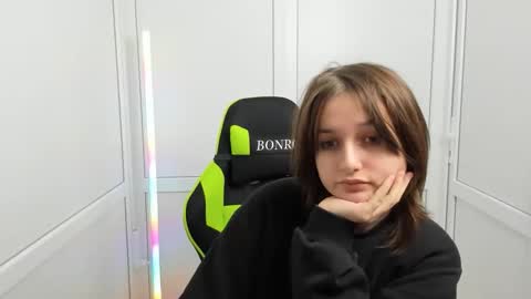 Evie online show from April 12, 7:02 am