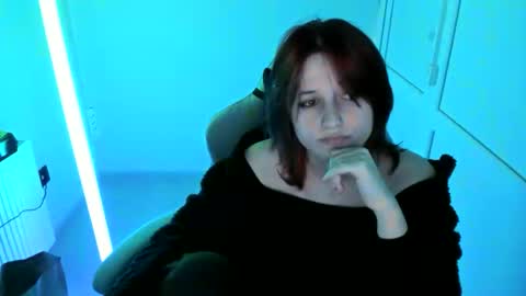 Evie online show from April 27, 7:01 pm