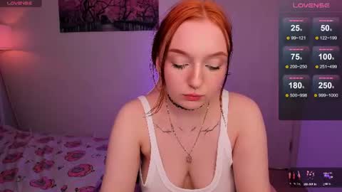 Snapshot of elarahex chatting on June 25, 8:24 pm Elara online show from June 25, 8:24 pm