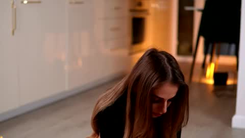 elarashine online show from March 9, 8:24 pm