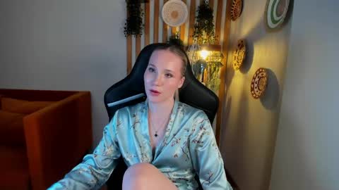 elaravoltage online show from June 6, 6:01 pm