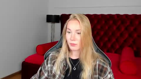 elaravoltage online show from August 10, 5:00 am