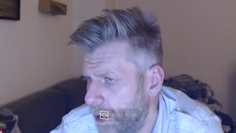 Snapshot of elculiador2207 chatting on December 1, 5:24 pm Timm online show from December 1, 5:24 pm