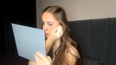 Snapshot of eleanorolaes chatting on February 25, 3:43 pm Kelly online show from February 25, 3:43 pm