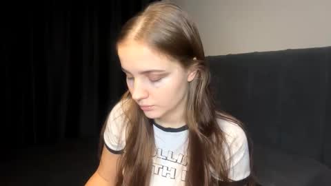 Snapshot of eleanorolaes chatting on February 28, 3:24 pm Kelly online show from February 28, 3:24 pm