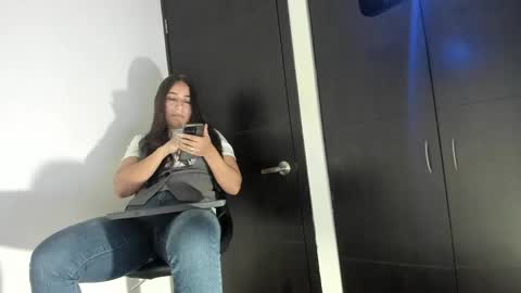 Snapshot of electra_hunt chatting on December 7, 12:41 am Electra- Please help me reach 100 likes online show from December 7, 12:41 am