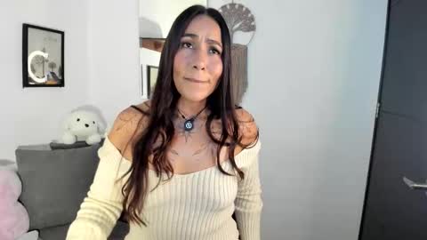 Snapshot of electra_hunt chatting on February 24, 12:30 am Electra- Please help me reach 100 likes online show from February 24, 12:30 am