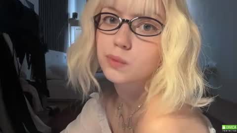 Snapshot of electric_woman chatting on July 15, 2:22 pm Aleksa online show from July 15, 2:22 pm