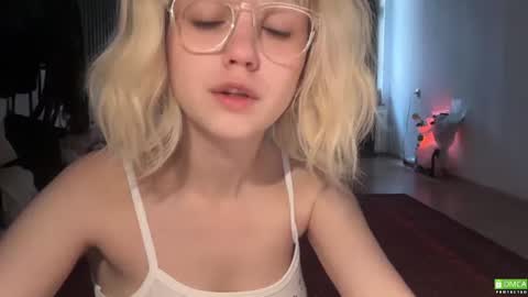 Snapshot of electric_woman chatting on July 21, 1:57 pm Aleksa online show from July 21, 1:57 pm
