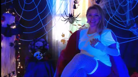 Elegancia online show from October 26, 7:20 pm