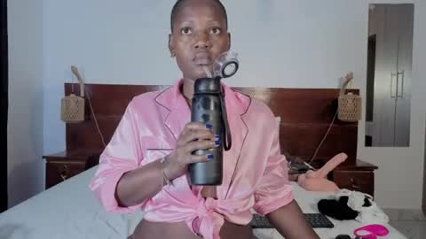 Snapshot of elegant_ebony chatting on July 3, 7:59 am Nika online show from July 3, 7:59 am