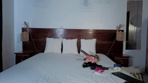 Snapshot of elegant_ebony chatting on July 10, 10:51 am Nika online show from July 10, 10:51 am