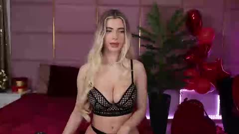 Snapshot of eleineblue chatting on March 9, 8:52 pm Eleine online show from March 9, 8:52 pm