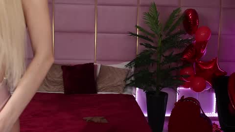 Snapshot of eleineblue chatting on March 11, 9:37 pm Eleine online show from March 11, 9:37 pm