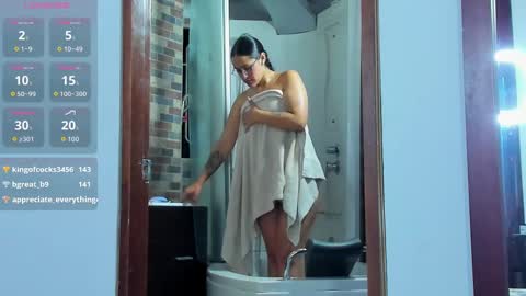 Snapshot of elektra_miller18 chatting on October 6, 2:09 am Elektra online show from October 6, 2:09 am