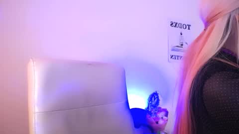 Snapshot of elektra_sky11 chatting on March 21, 10:13 pm Elektra Sky online show from March 21, 10:13 pm