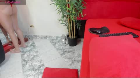 Snapshot of elena_and_derek chatting on January 4, 7:34 pm Elena Derek online show from January 4, 7:34 pm