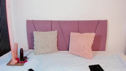 elena_wolff online show from April 25, 7:44 pm
