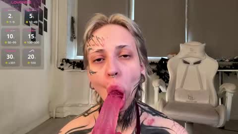 Mia online show from May 10, 1:38 pm