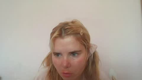 Snapshot of elenaflirt chatting on June 28, 8:20 am Elena online show from June 28, 8:20 am