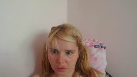 Snapshot of elenaflirt chatting on July 12, 12:18 pm Elena online show from July 12, 12:18 pm