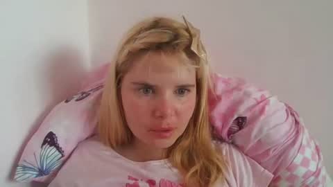 Snapshot of elenaflirt chatting on July 18, 9:57 am Elena online show from July 18, 9:57 am