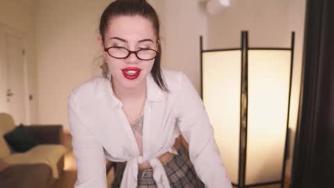 Snapshot of eleonora_linn_ chatting on February 18, 7:04 am Eleonora online show from February 18, 7:04 am