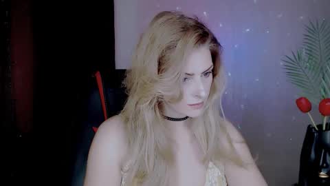 Snapshot of eleonorrres chatting on October 9, 5:38 am Elli online show from October 9, 5:38 am