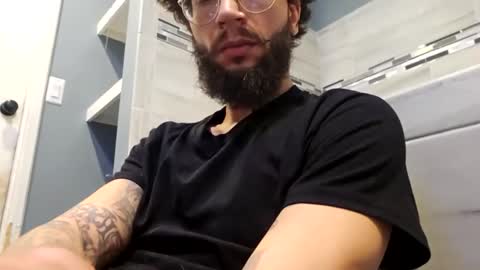 Snapshot of elephant_titus chatting on February 15, 7:38 am elephant_titus online show from February 15, 7:38 am