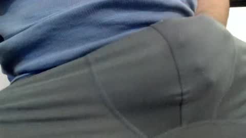 Snapshot of eleroy chatting on January 4, 4:44 am Wife is on the other room online show from January 4, 4:44 am