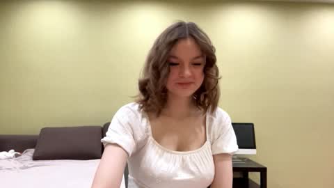 Snapshot of elfredabalderama chatting on February 25, 3:54 pm Mila online show from February 25, 3:54 pm