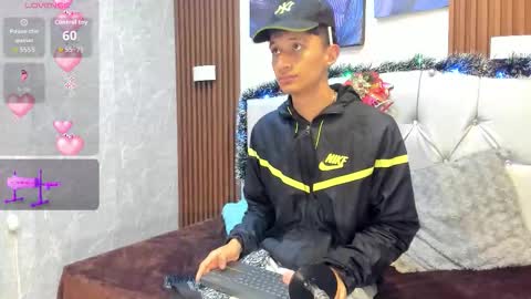 Snapshot of elian_julian chatting on November 17, 9:09 pm Elian Julian online show from November 17, 9:09 pm