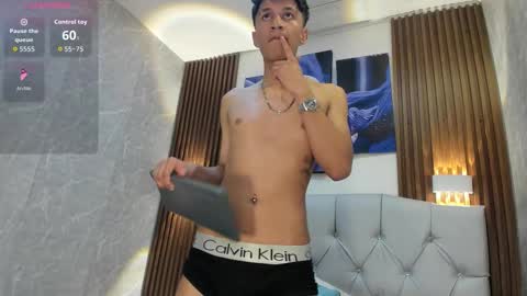 Snapshot of elian_julian chatting on December 1, 11:54 pm Elian Julian online show from December 1, 11:54 pm