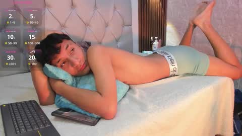 Snapshot of elian_julian chatting on December 3, 11:47 pm Elian Julian online show from December 3, 11:47 pm