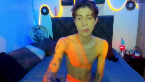 Snapshot of eliann_adam chatting on December 2, 9:25 am eliann_adam online show from December 2, 9:25 am