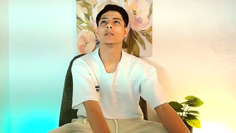 elias_salvatore_ online show from May 22, 2:12 pm