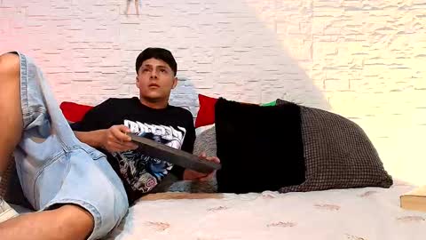 elias_salvatore_ online show from May 25, 2:50 am