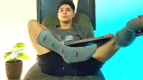 elias_salvatore_ online show from July 2, 3:29 pm